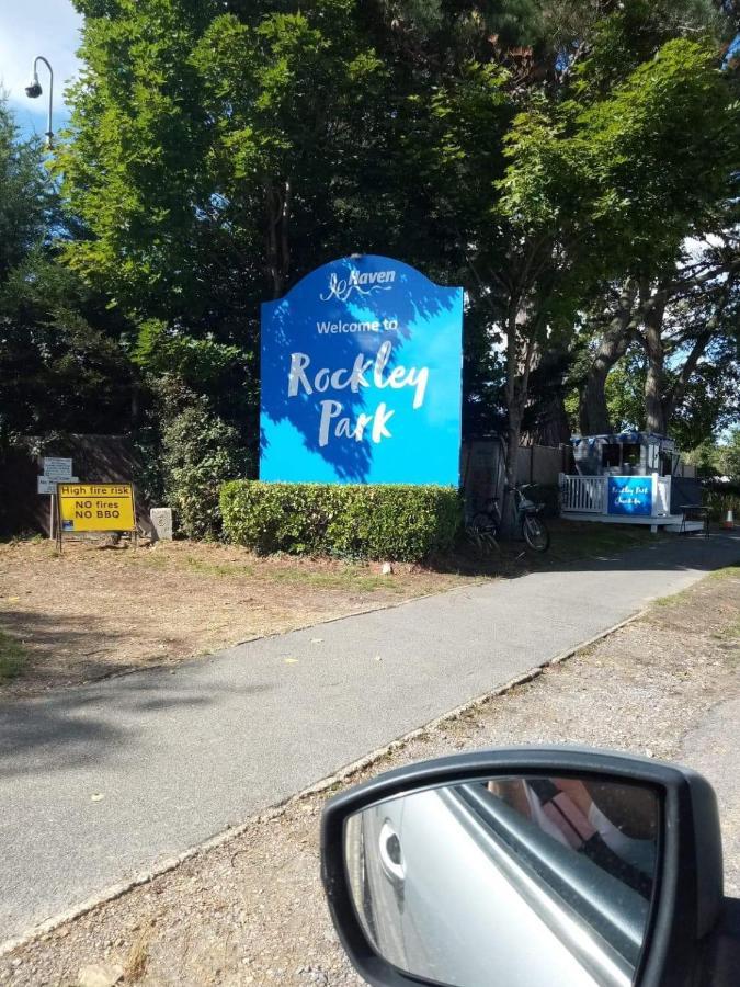 Haven Rockley Park,Lytchett Bay View Hotel Пул Екстериор снимка